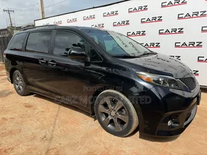 Toyota Sienna SE 8 Passenger (3.5L 6cyl 6A) 2016 Black
