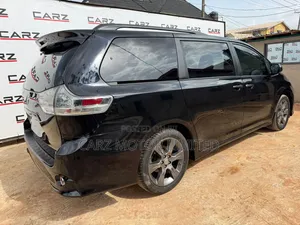 Toyota Sienna SE Premium 8 Passenger (3.5L 6cyl 6A) 2016 Black