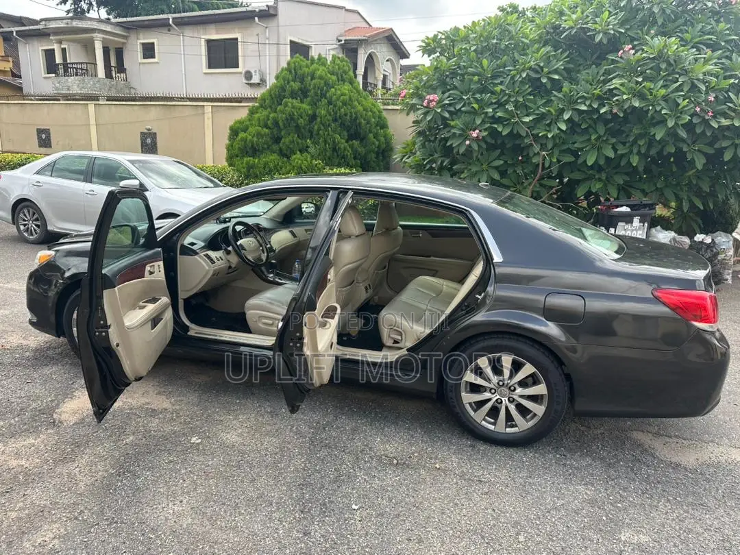 Toyota Avalon 2011 Black