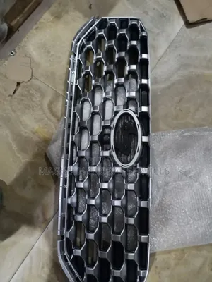Front Grill Hyundai Santa Fe 2022 W/C.