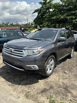 Toyota Highlander Limited 2012 Gray