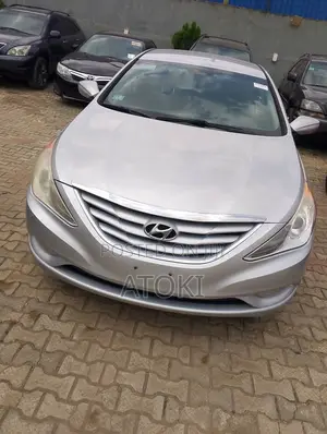 Hyundai Sonata SE Sedan FWD (2.4L 4cyl 6A) 2013 Silver