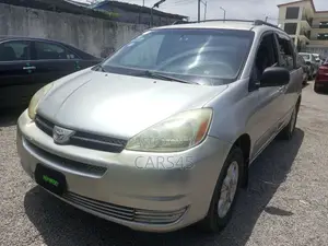 Toyota Sienna 2004 Gold