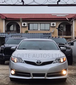 Toyota Camry SE 4dr Sedan (2.5L 4cyl 6A) 2014 Silver