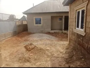 3bdrm Apartment in Eyin Ogbe, Adamo for sale