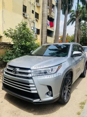 Toyota Highlander XLE 4x2 V6 (3.5L 6cyl 8A) 2017 Blue