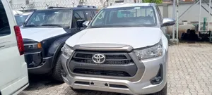 New Toyota Hilux 2025 Gray