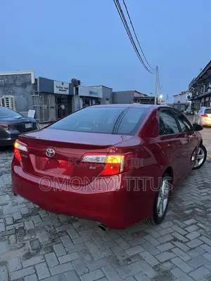 Toyota Camry SE 4dr Sedan (2.5L 4cyl 6A) 2013 Red