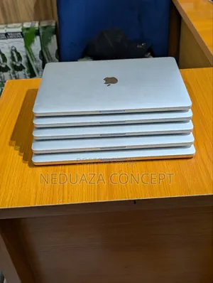 Laptop Apple MacBook Pro 2017 16GB Intel Core i7 SSD 256GB