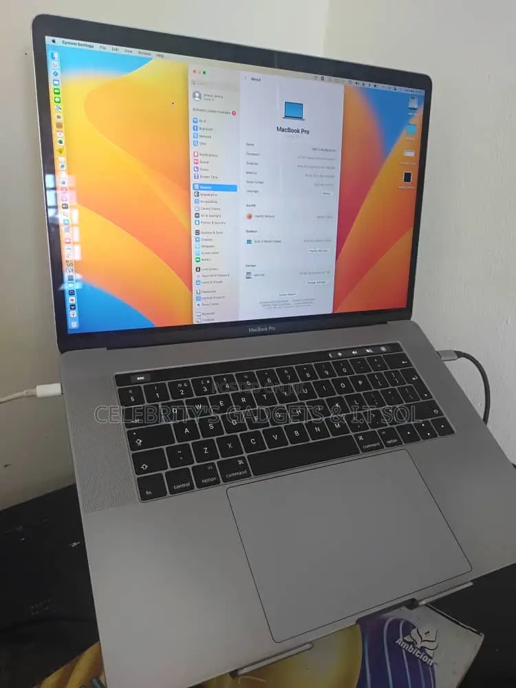 Laptop Apple MacBook Pro 2017 16GB Intel Core i7 SSD 250GB