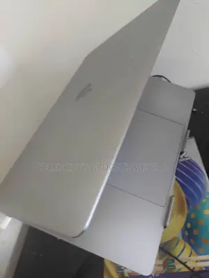 Laptop Apple MacBook Pro 2017 16GB Intel Core i7 SSD 250GB
