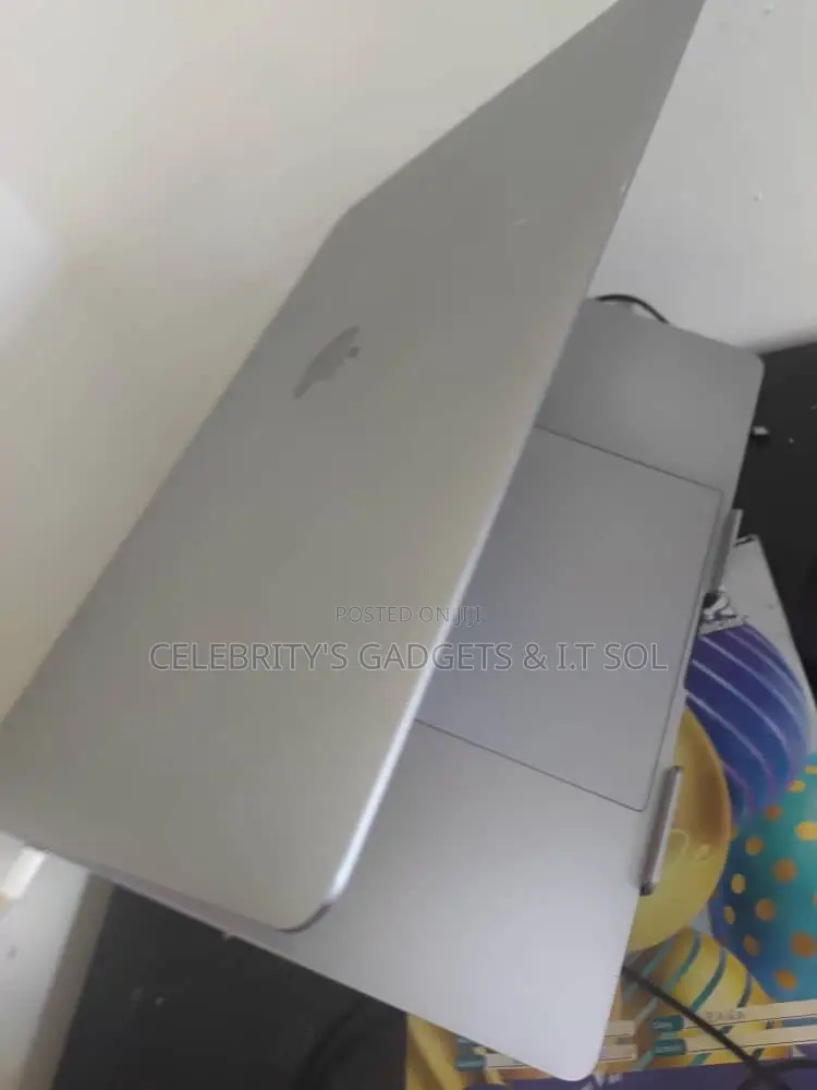 Laptop Apple MacBook Pro 2017 16GB Intel Core i7 SSD 250GB