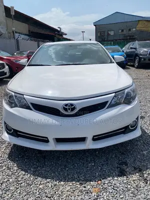 Toyota Camry SE V6 4dr Sedan (3.5L 6cyl 6A) 2012 White