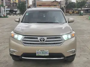 Toyota Highlander Limited 2012 Gold