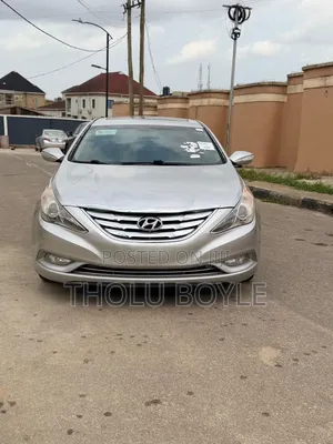 Hyundai Sonata Limited Sedan FWD (2.4L 4cyl 6A) 2012 Silver