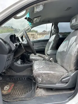 Toyota Hilux SR 4x4 2014 White