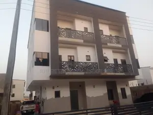 3bdrm Block of Flats in Paradise 2, Life Camp for sale