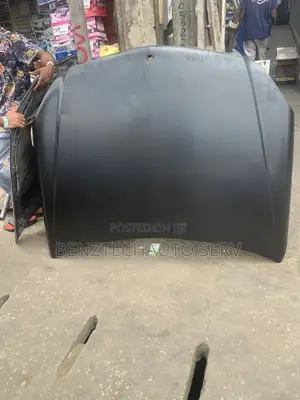204 2013 Mercedes Benz Bonnet