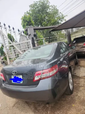 Toyota Camry Base 4dr Sedan (2.5L 4cyl 6M) 2011 Gray