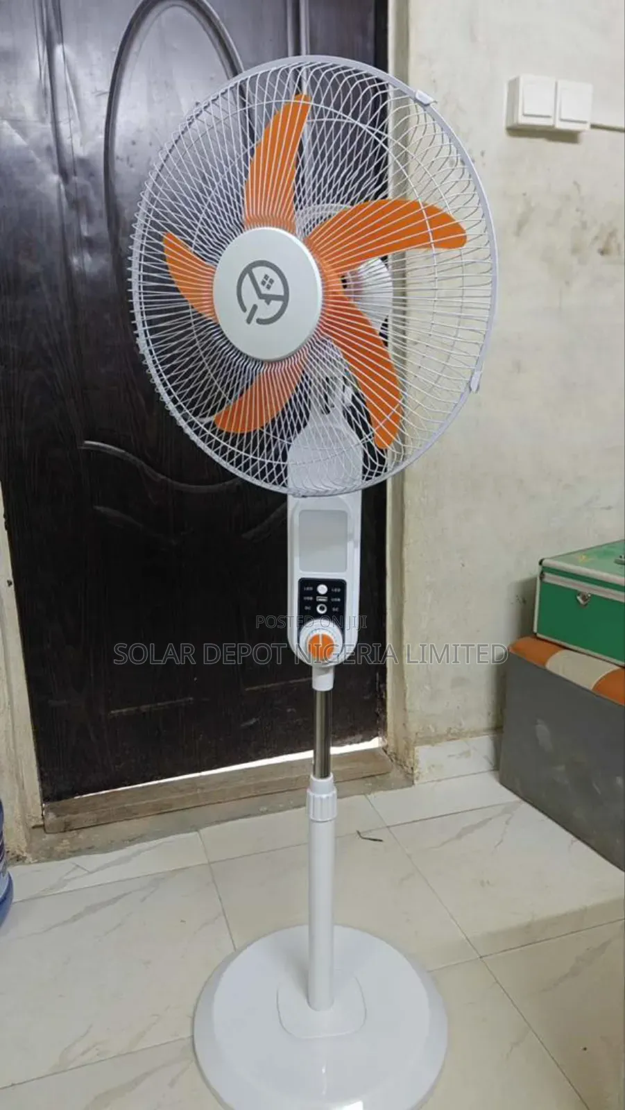 16" Solar Rechargeable Fan