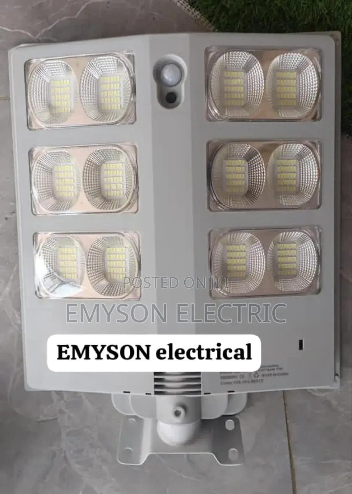 12 Eye Street Light