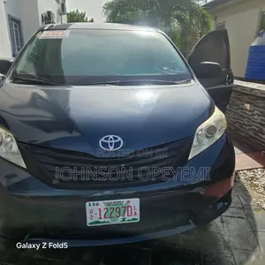 Toyota Sienna 2012 Blue