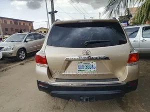 Toyota Highlander 2012 Gold