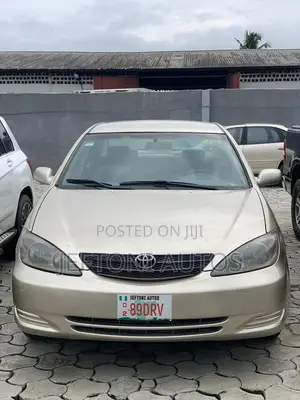 Toyota Camry 2.4 XLE 2005 Gold