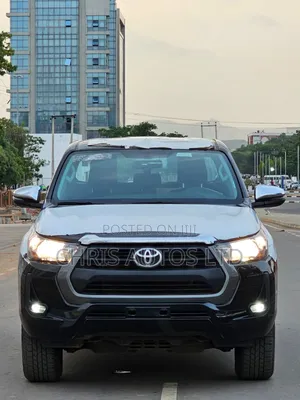 New Toyota Hilux 2025 Black