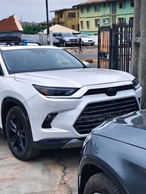 Toyota Highlander Limited FWD 2024