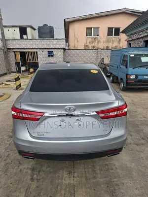 Toyota Avalon XLE 4dr Sedan (3.5L 6cyl 6A) 2015 Silver
