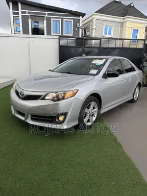 Toyota Camry SE Sport 4dr Sedan (2.5L 4cyl 6A) 2014 Silver
