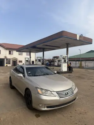 Lexus ES 350 2011 Gold