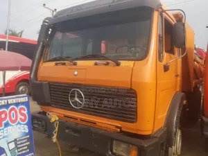Mercedes Tipper Dump Truck 10 Tyres Tokunbo Non Auxiliary