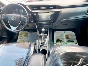Toyota Corolla LE Eco (1.8L 4cyl 2A) 2018 Silver