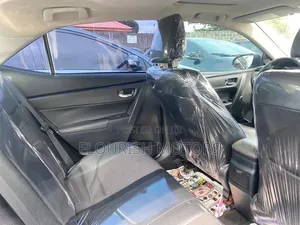 Toyota Corolla LE Eco (1.8L 4cyl 2A) 2018 Silver
