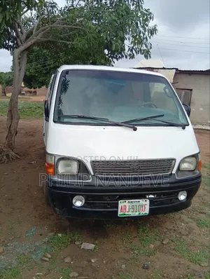 Toyota HiAce 1990 White