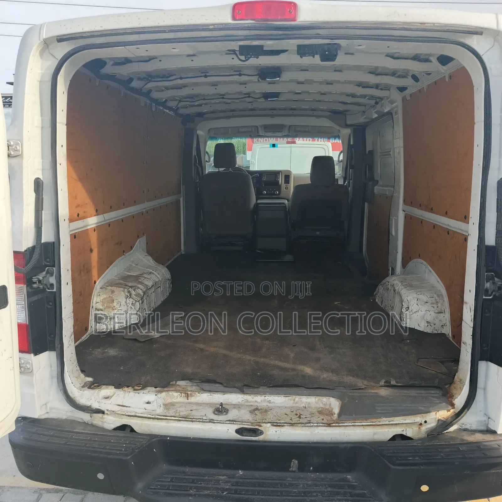 Nissan Caravan (Urvan) 2017 White