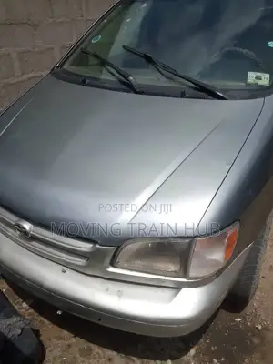Toyota Sienna CE & 1 hatch 2000 Green