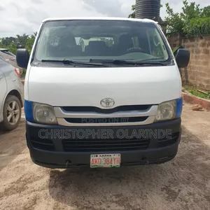 Toyota HiAce 2009 White