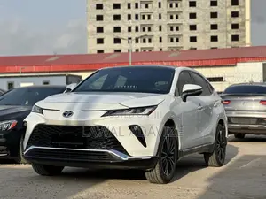 Toyota Venza XLE AWD 2024 White