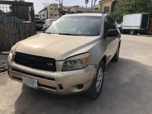 Toyota RAV4 V6 2007 Gold
