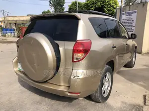 Toyota RAV4 V6 2007 Gold