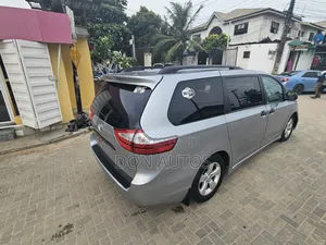 Toyota Sienna 2015 Gray