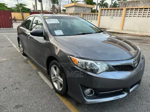 Toyota Camry SE 4dr Sedan (2.5L 4cyl 6A) 2014 Gray