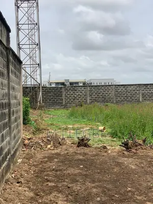 Distress Land for Sale in a Serene Estate