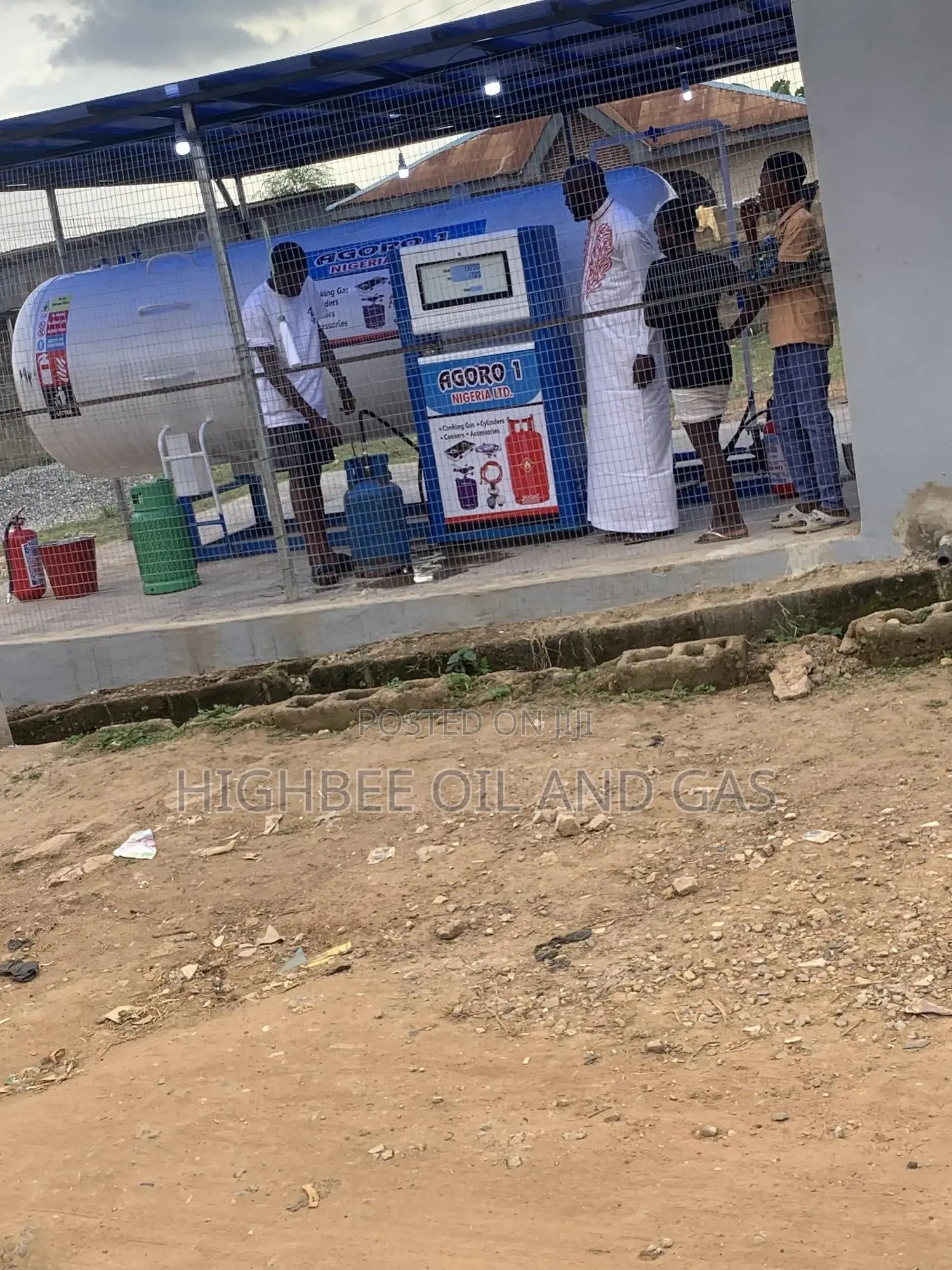 Skid With Automatic Dispenser