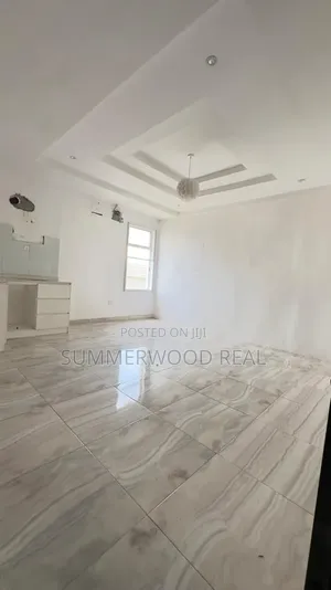Mini Flat in Chevron for rent