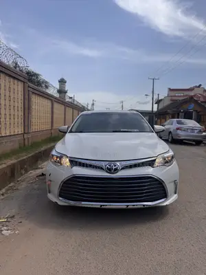 Toyota Avalon Limited 4dr Sedan (3.5L 6cyl 6A) 2014 White