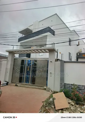 7bdrm Duplex in Ikeja Gra for sale
